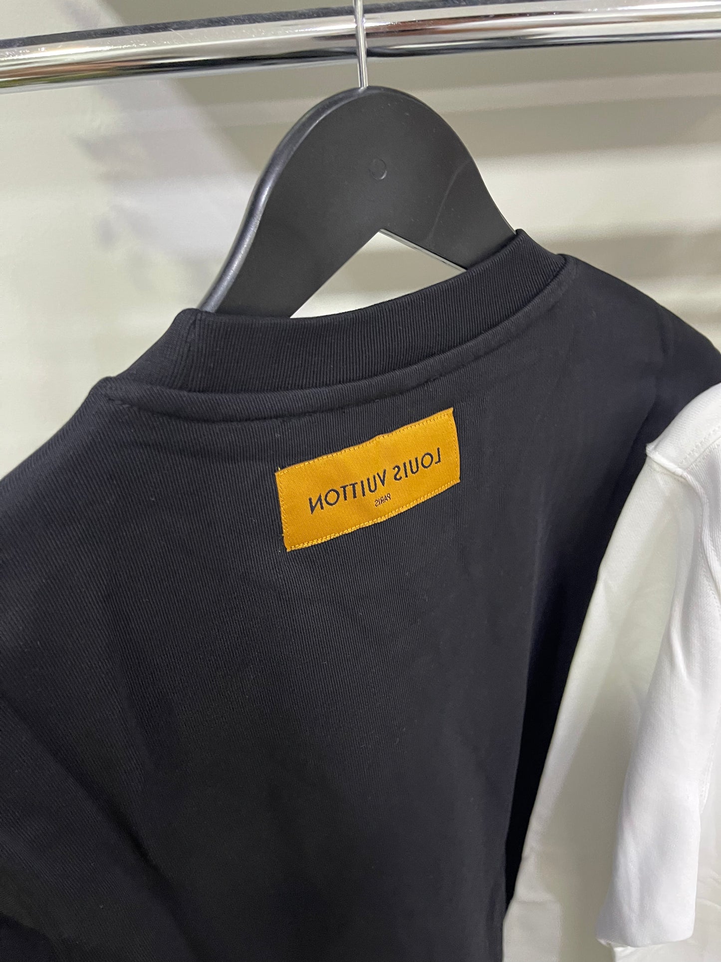 Felpa girocollo LV con logo in oro